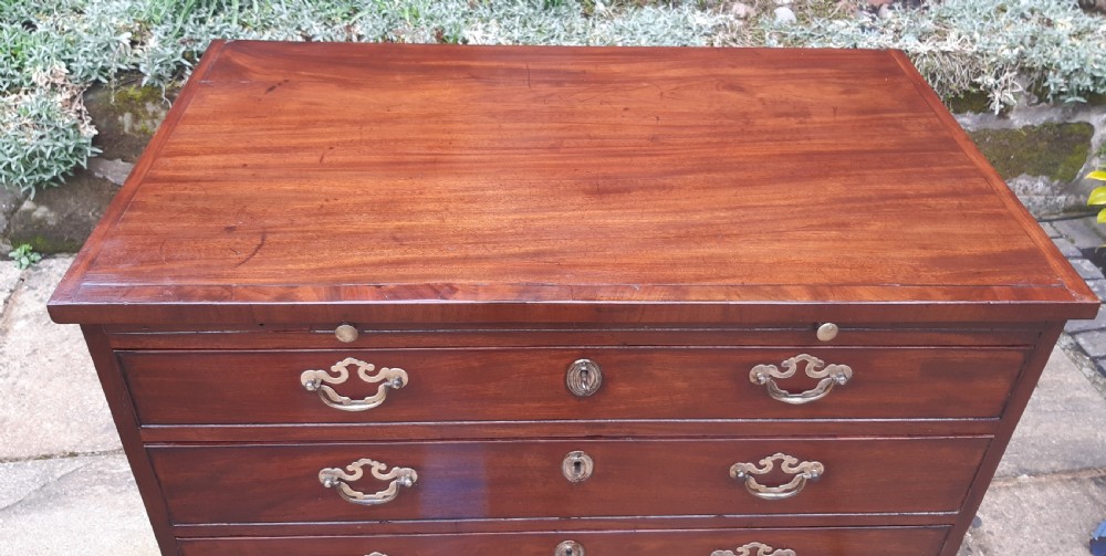 Small Georgian chest of drawers  View III