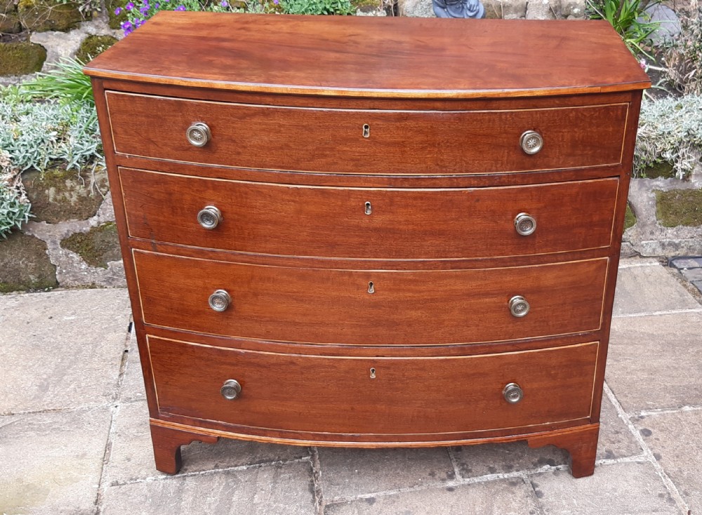 Bow front chest of drawers 