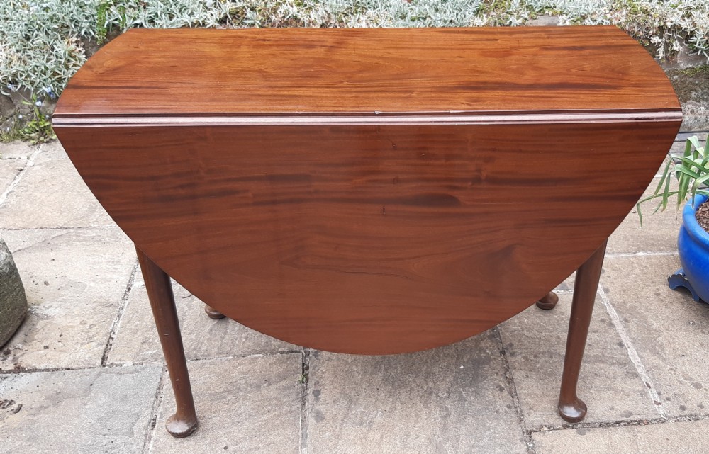 Georgian mahogany dropleaf table 