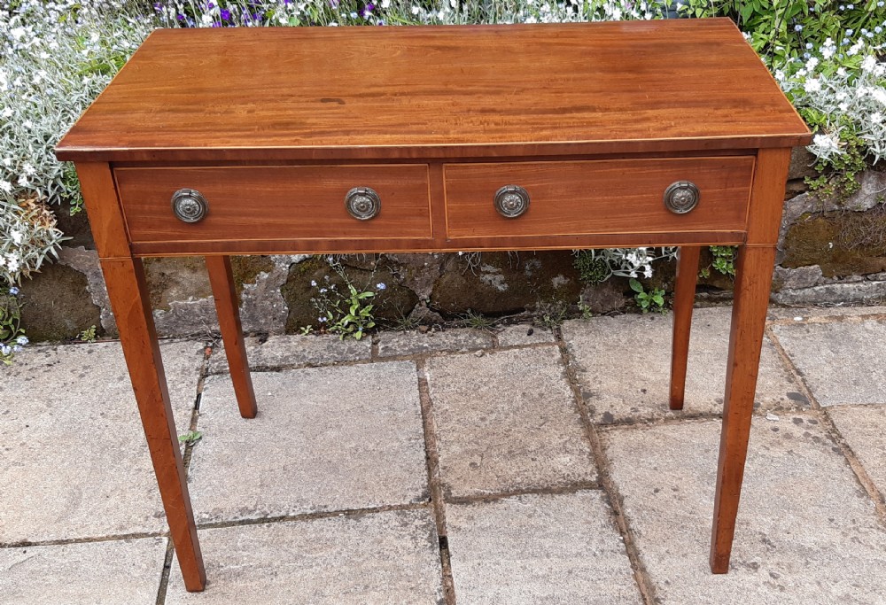 Lovely Georgian mahogany side writing table