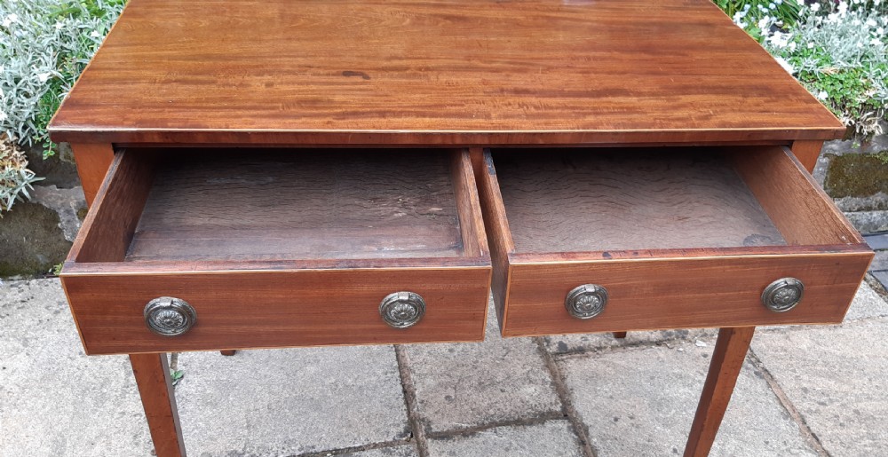 Lovely Georgian mahogany side writing table View IX