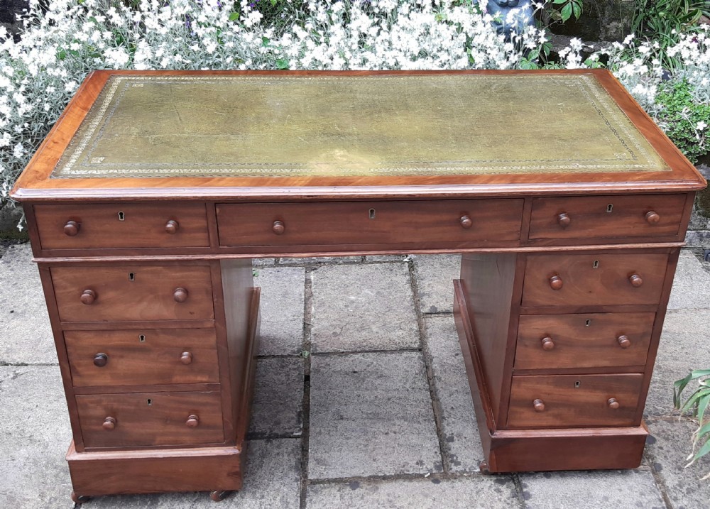 Victorian mahogany pedestal desk