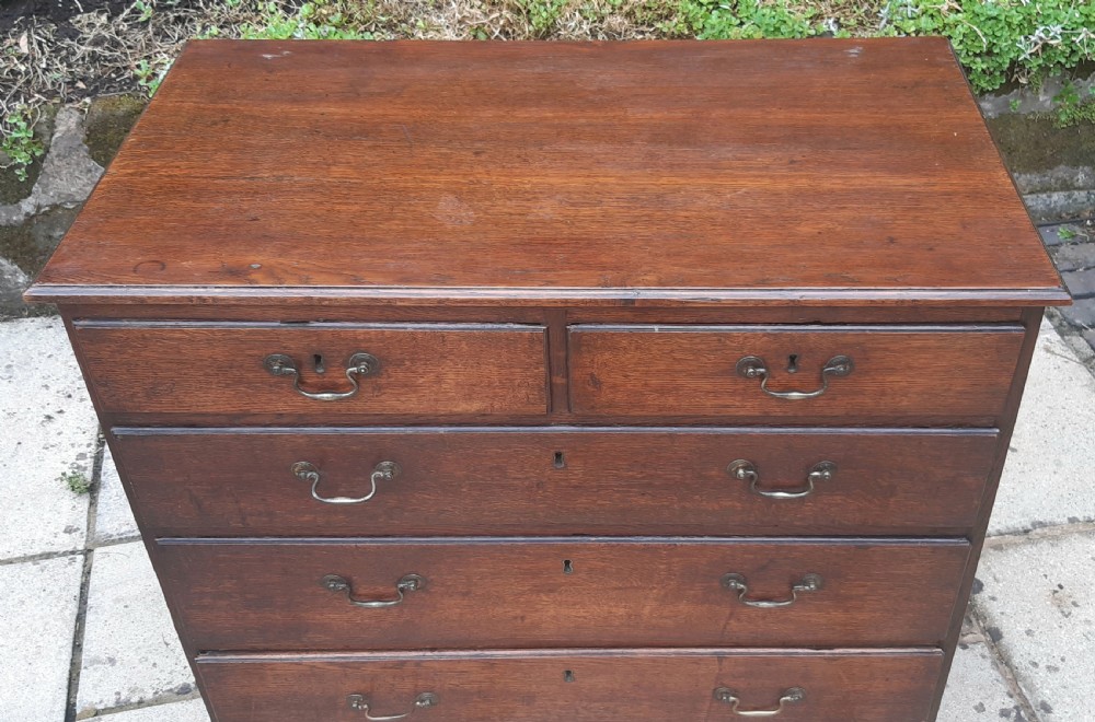 A small oak Georgian chest of drawers  View VIII