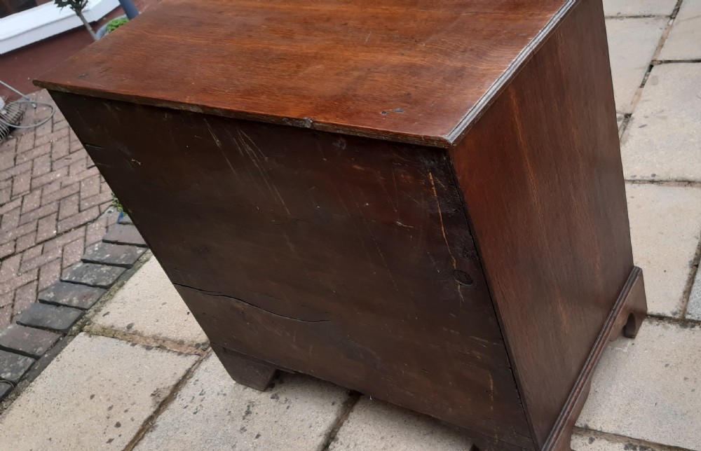 A small oak Georgian chest of drawers  View XIII