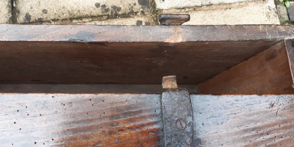 Elm plank coffer 17th century detachable top View V