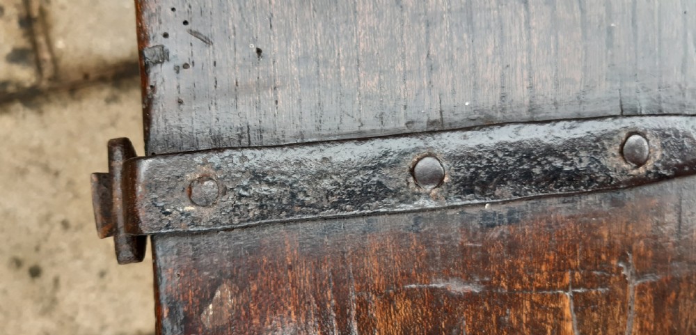 Elm plank coffer 17th century detachable top View IX