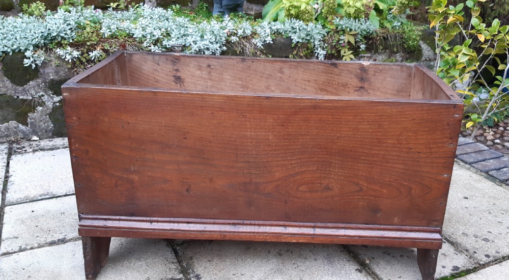 Elm plank coffer 17th century detachable top View XIV