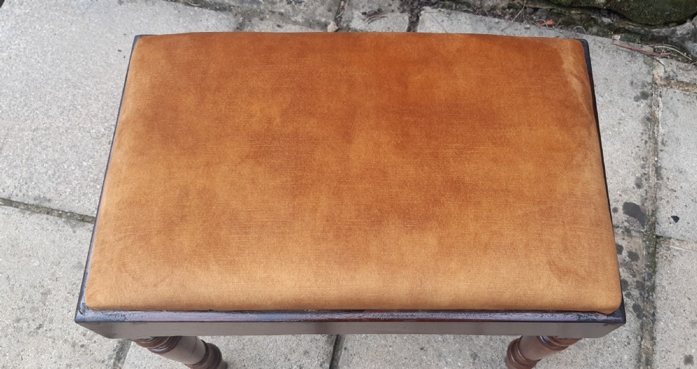 Small stool View IV
