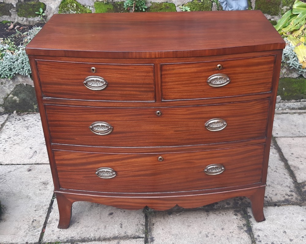 Small bow front chest of drawers 