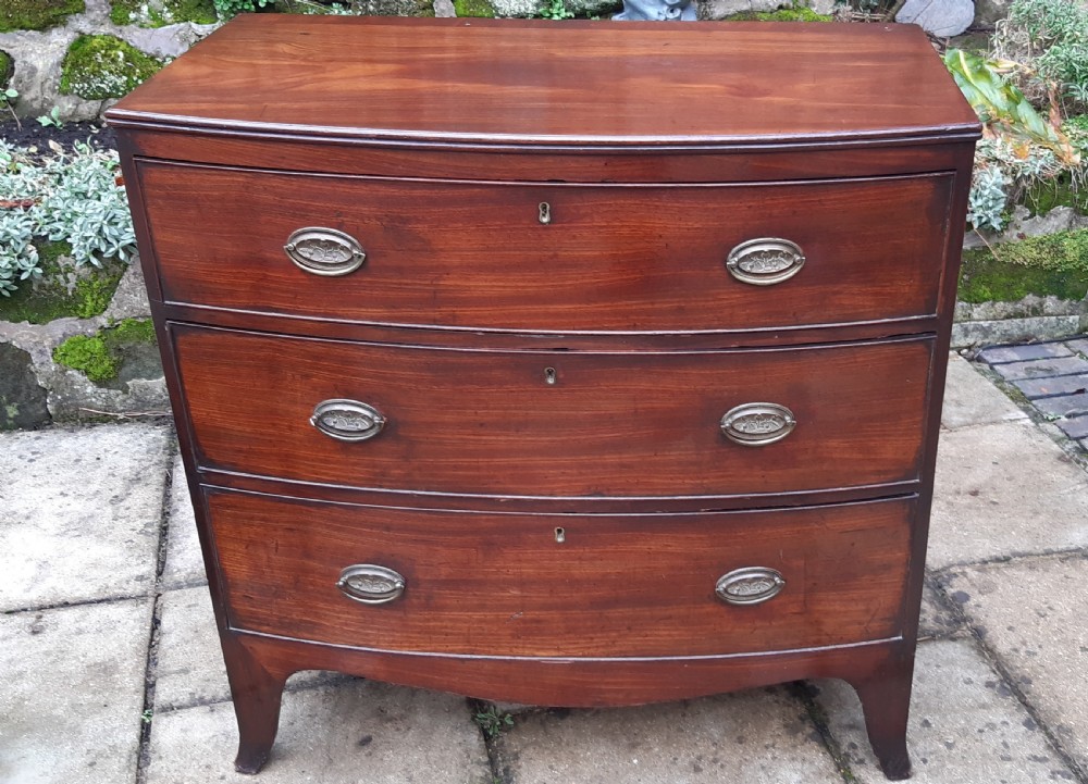 Small bow fronted or bow front chest of drawers  View II