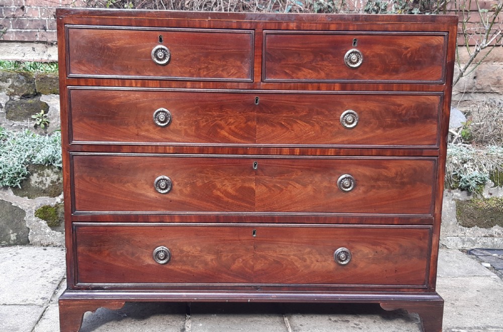 Georgian mahogany chest of drawers View II