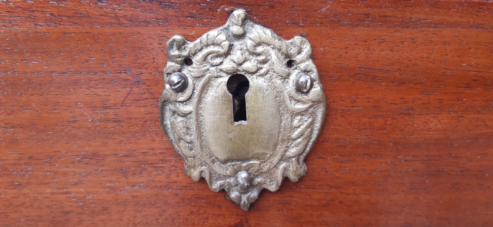 A rare sized Georgian chest on chest  View XVI