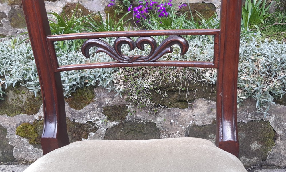 A pair of Regency chairs View V