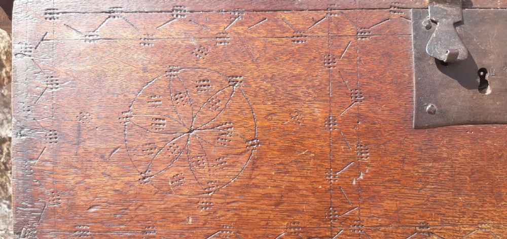Very small oak sword chest coffer  View III