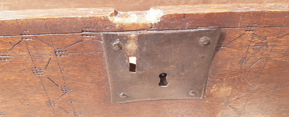 Very small oak sword chest coffer  View VII