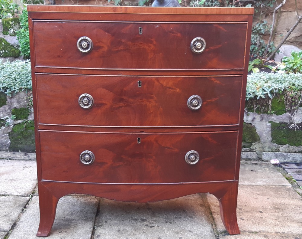 Small Mahogany chest of drawers Georgian bow front View V
