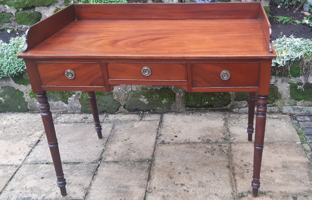 Superb Georgian dressing or writing table 