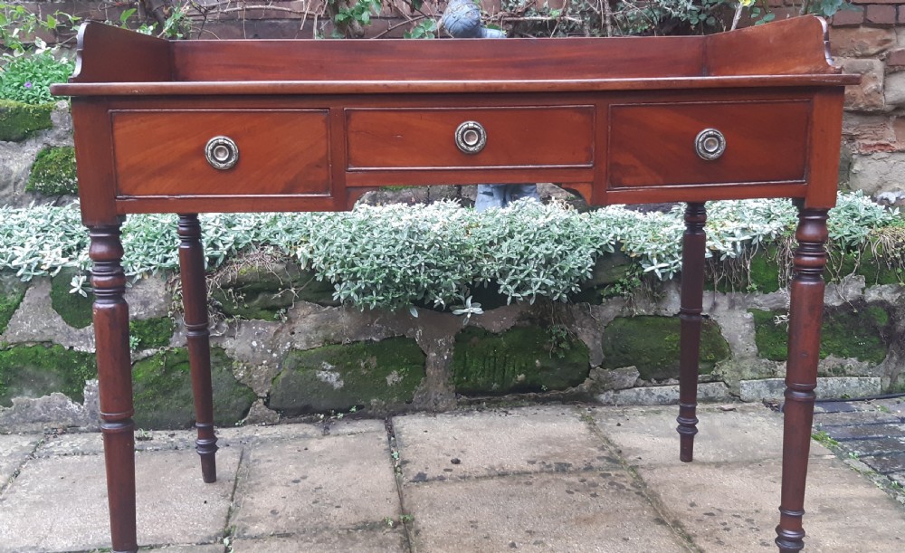 Superb Georgian dressing or writing table  View IV