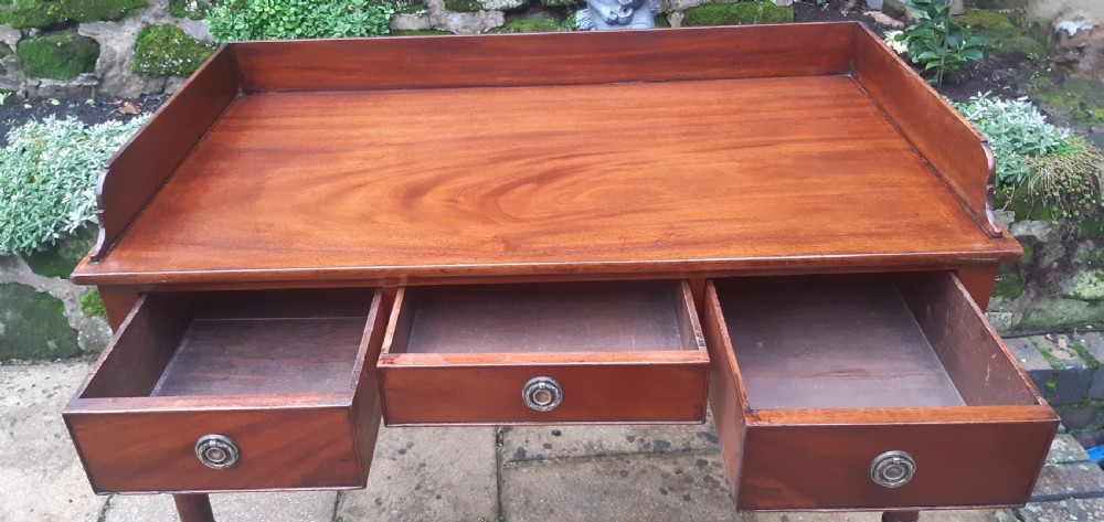 Superb Georgian dressing or writing table  View VI