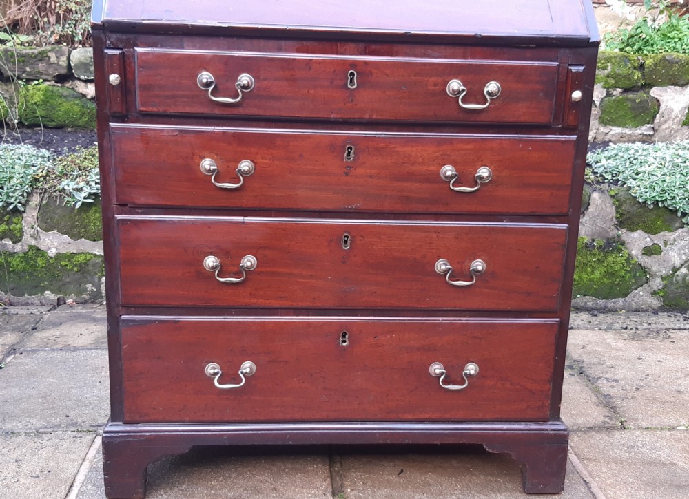 Small Georgian 18th century bureau  mahogany  View II