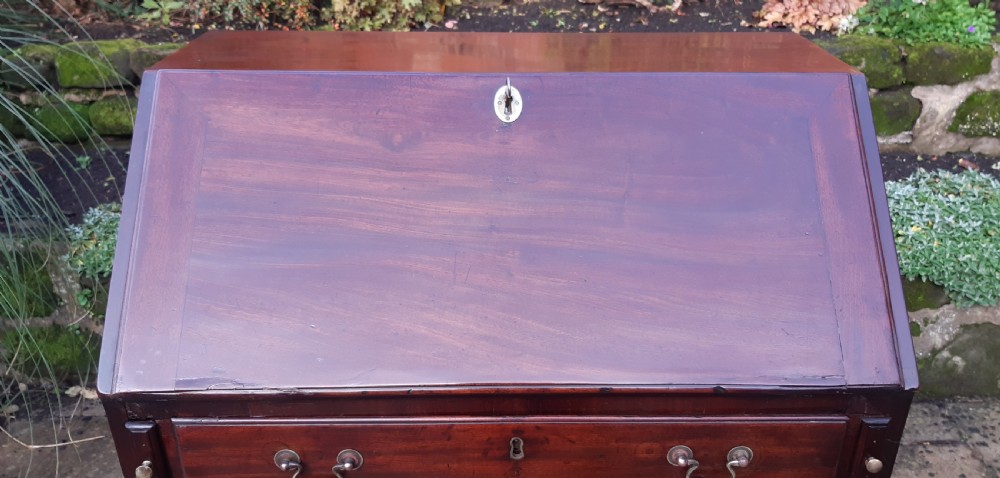 Small Georgian 18th century bureau  mahogany  View IV