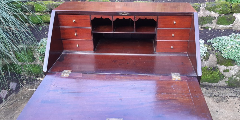 Small Georgian 18th century bureau  mahogany  View V
