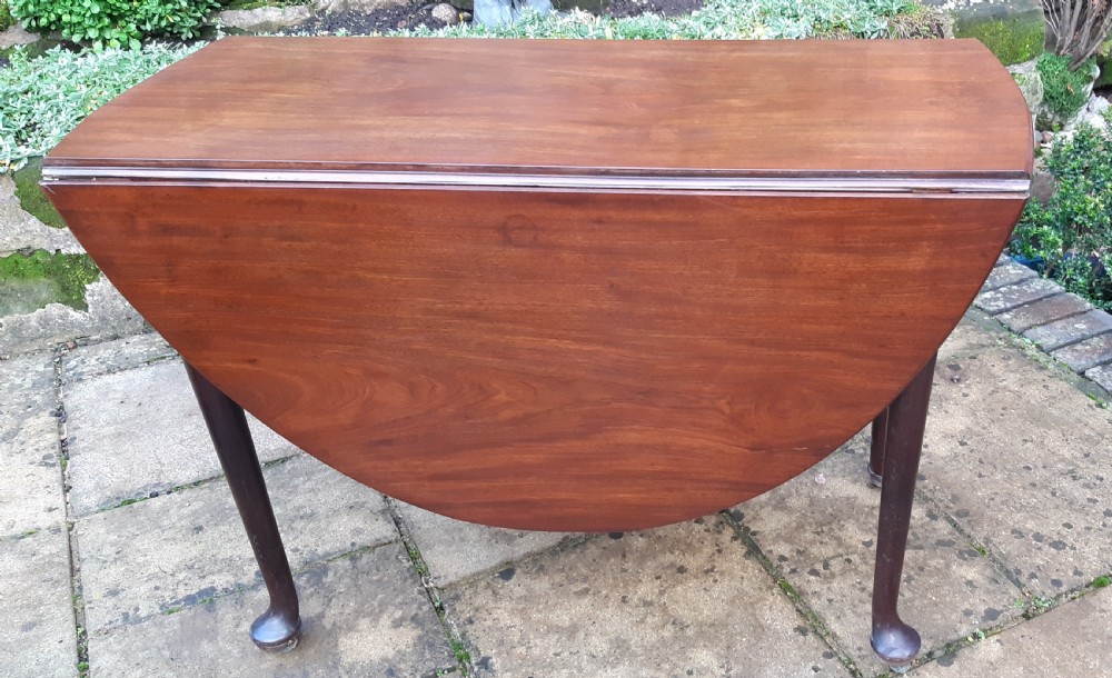 Georgian mahogany drop leaf dining table 