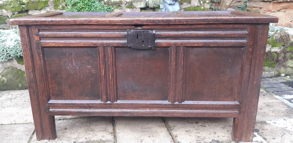 Oak coffer View II