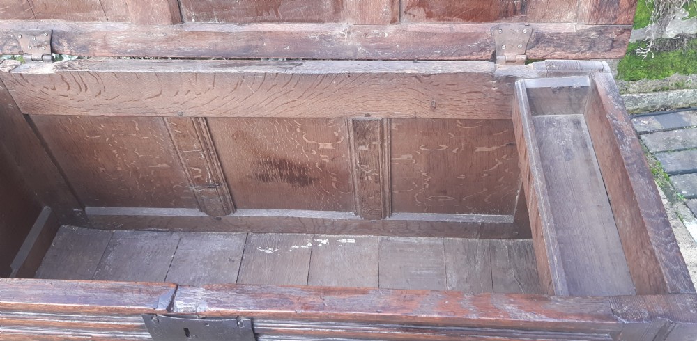 Oak coffer View VII