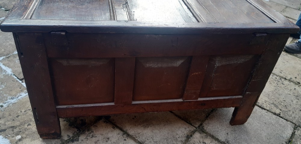 Oak coffer View VIII