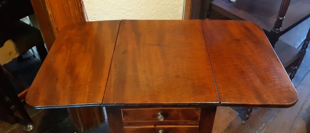 Small lamp pembroke table View VIII