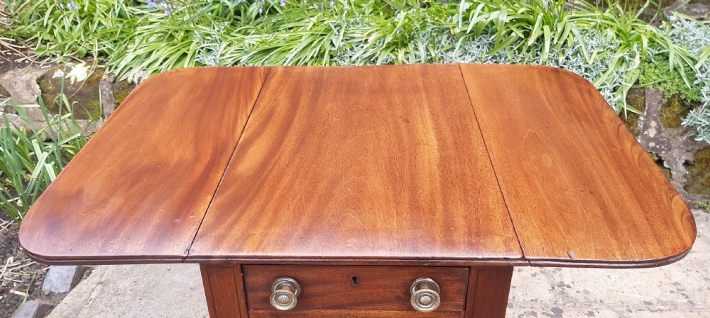 Small lamp pembroke table Regency mahogany  View V