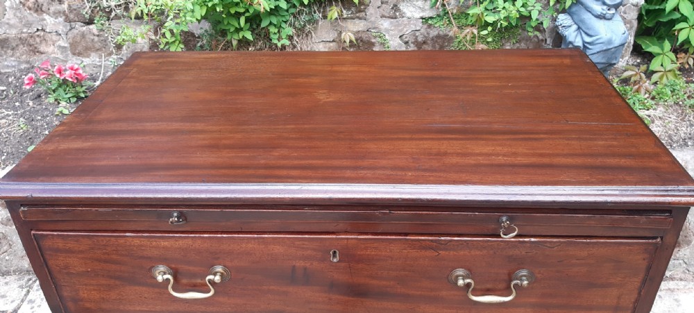 Small 18th century mahogany chest of drawers with brushing slide  View III