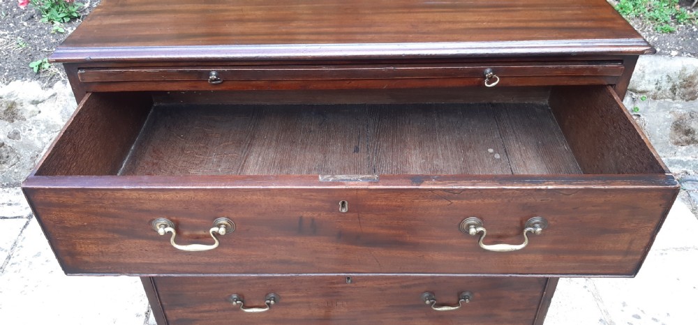 Small 18th century mahogany chest of drawers with brushing slide  View VI