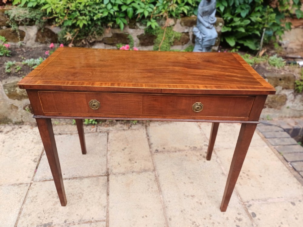 Super Georgian mahogany side table 