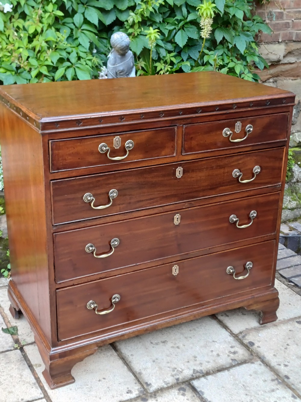 Georgian 18th century mahogany chest of drawers 