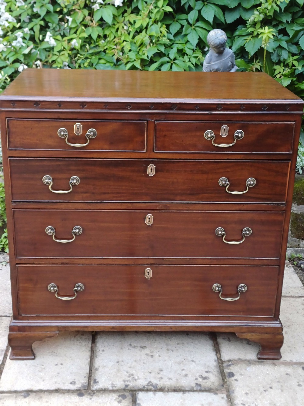 Georgian 18th century mahogany chest of drawers  View II