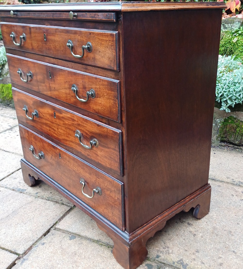 Georgian 18thc small chest of drawers  View II