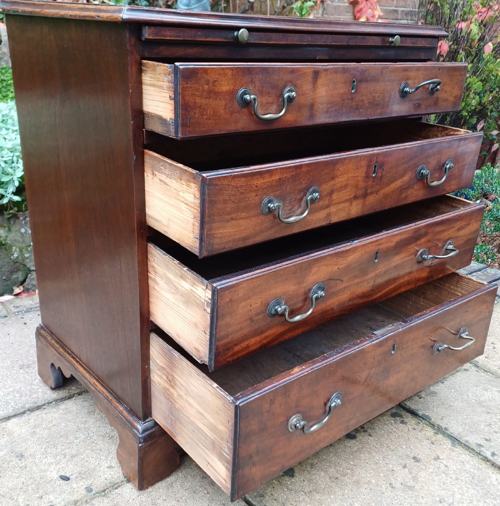 Georgian 18thc small chest of drawers  View V
