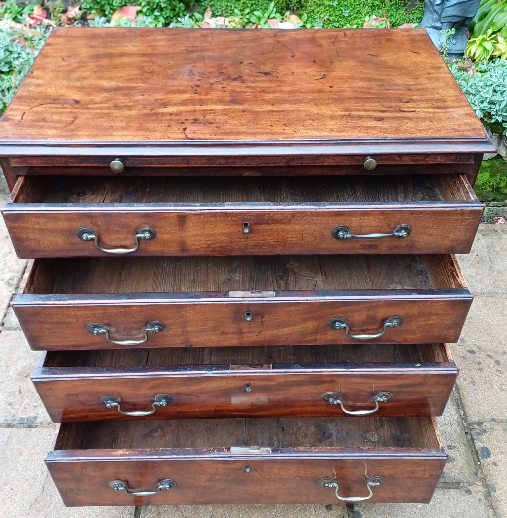 Georgian 18thc small chest of drawers  View VI