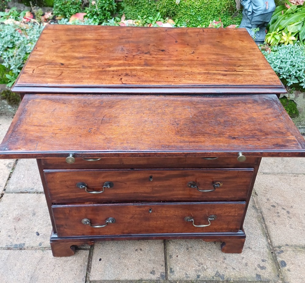 Georgian 18thc small chest of drawers  View VII