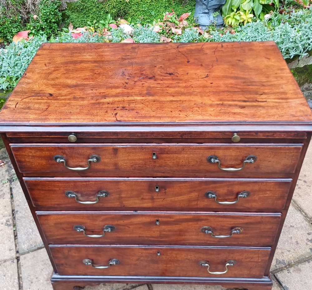 Georgian 18thc small chest of drawers  View IX
