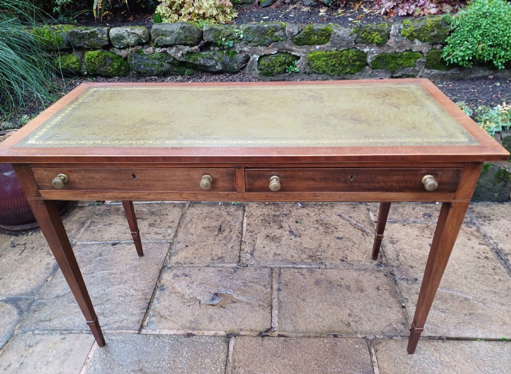 Elegant nahogany writing table 19th century 