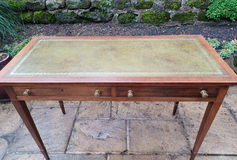 Elegant nahogany writing table 19th century  View III