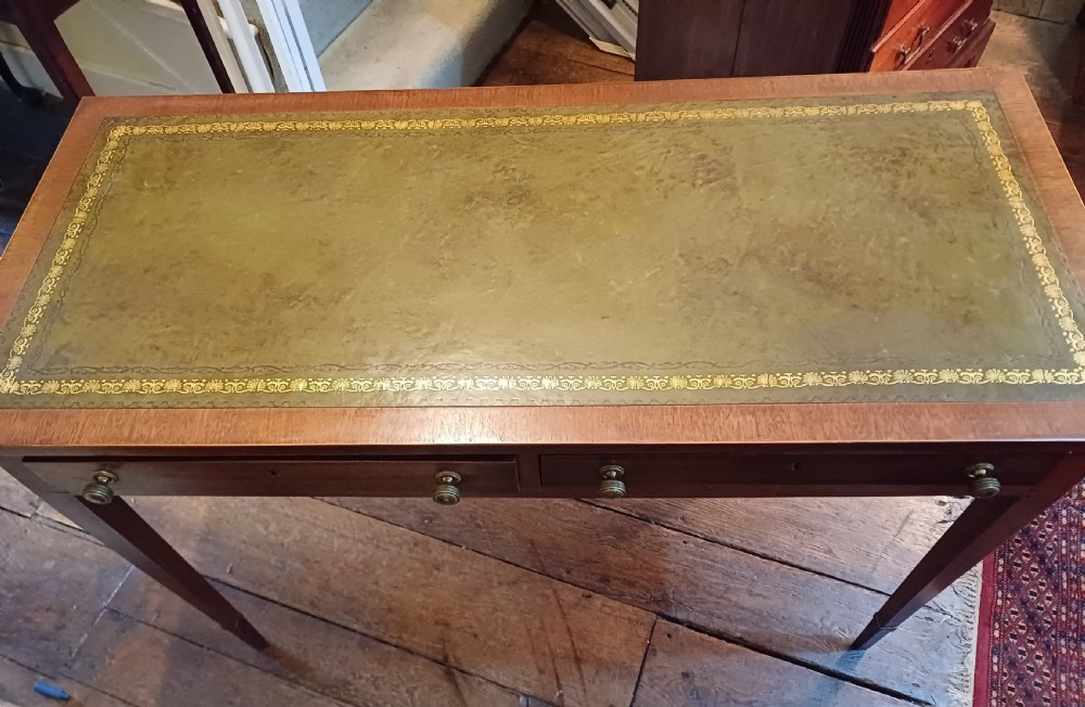 Elegant nahogany writing table 19th century  View VIII