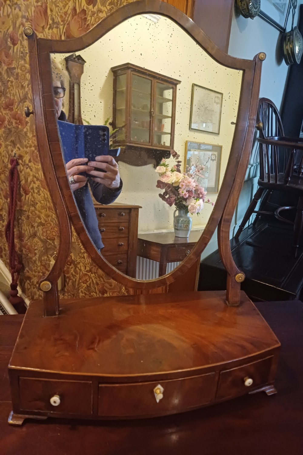 Georgian mahogany toilet or dressing table mirror