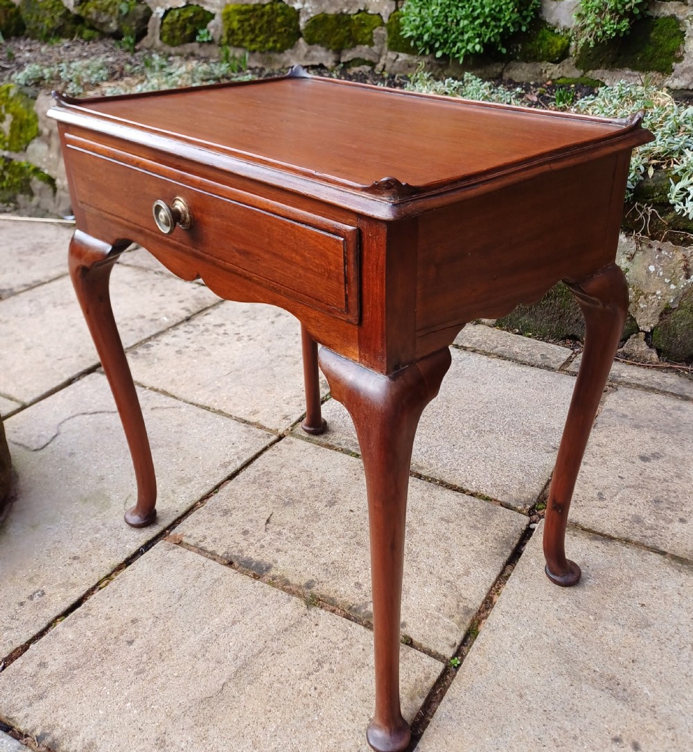 Low mahogany table cabriole legs View IV