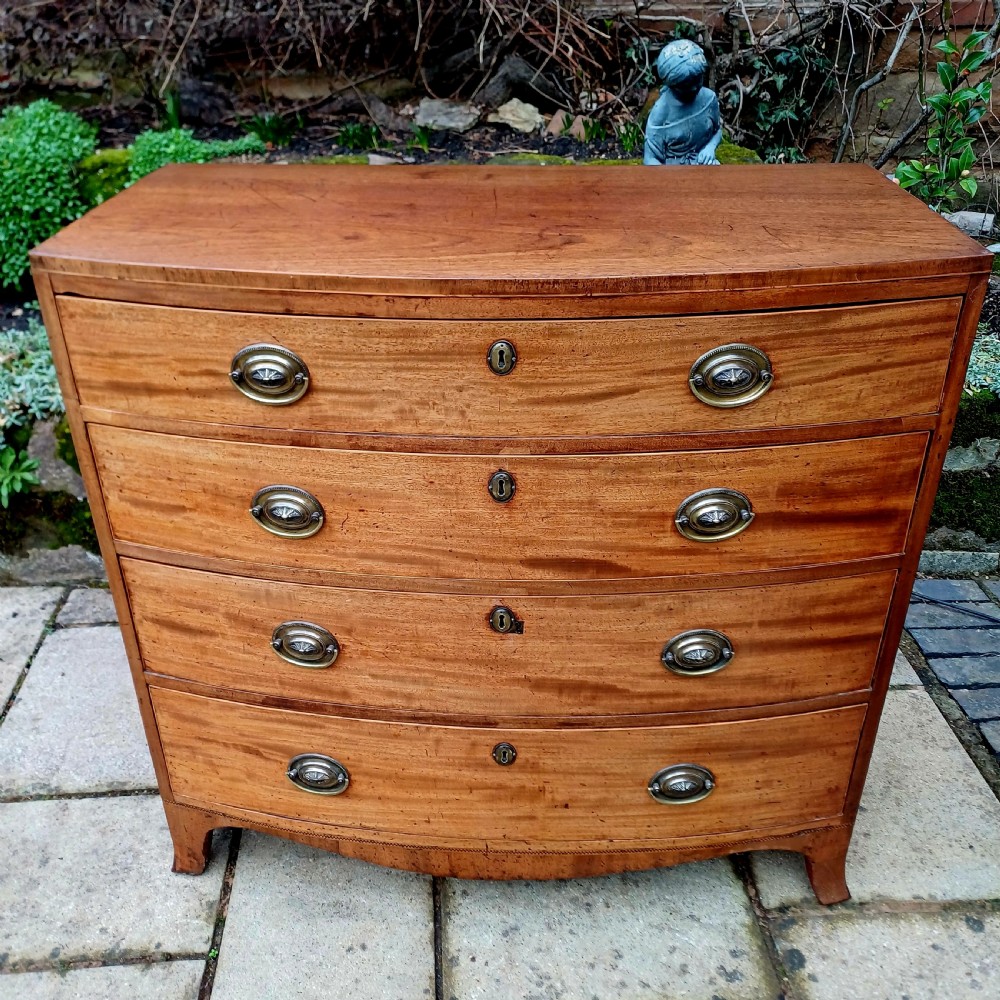 Bow front  fronted chest of drawers.  Georgian 