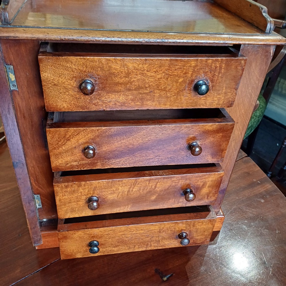 Minature wellington chest. Jewellery chest  View IV