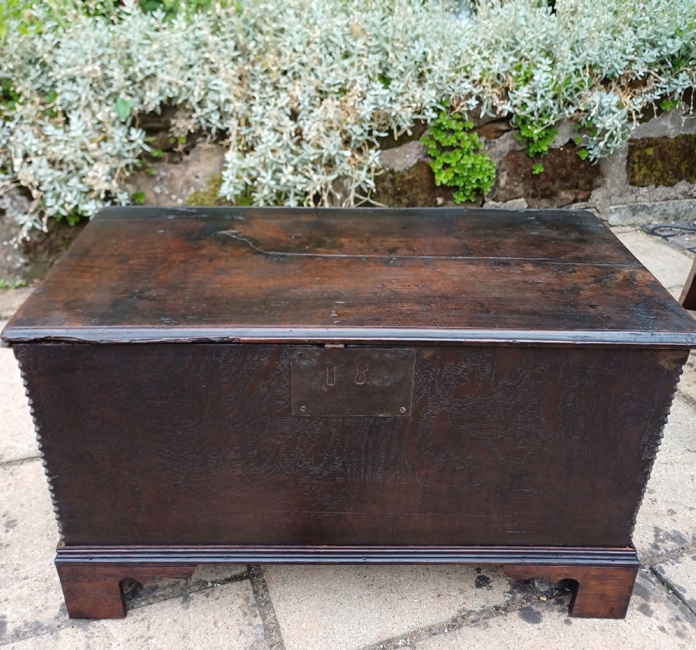 Very small oak coffer 17th century  View III